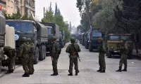 [ẢNH] Đoàn xe tuần tra quân cảnh Nga bị trúng mìn tại Daraa, Syria