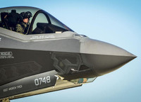 [ẢNH] Thấy gì qua chiếc mũ 9 tỷ đồng dành cho phi công chiến đấu cơ F-35?