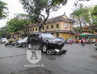 Hình ảnh vụ tai nạn giao thông ở ngã tư trung tâm Thủ đô khiến nhiều người suy nghĩ