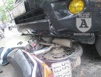 Hình ảnh vụ tai nạn giao thông ở ngã tư trung tâm Thủ đô khiến nhiều người suy nghĩ