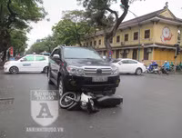 Hình ảnh vụ tai nạn giao thông ở ngã tư trung tâm Thủ đô khiến nhiều người suy nghĩ