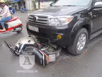 Hình ảnh vụ tai nạn giao thông ở ngã tư trung tâm Thủ đô khiến nhiều người suy nghĩ