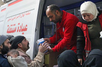 13 xe cứu trợ nhân đạo đã vào được vùng đông Ghouta, Syria