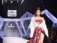 Á hậu Huyền My gợi cảm tái xuất sàn catwalk sau cuộc thi Miss Grand