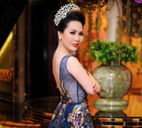 Nữ hoàng doanh nhân Kim Chi gợi cảm trong tiệc mừng tuổi mới