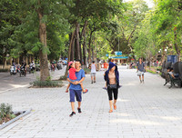 Đá hoa cương thay đổi diện mạo vỉa hè hồ Gươm