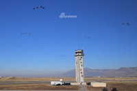 [ẢNH] Su-57 Nga biểu dương lực lượng hoành tráng nhưng vẫn... kém xa Mỹ