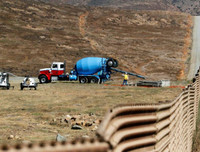 Cận cảnh nguyên mẫu các bức tường Mỹ sẽ xây dọc biên giới Mexico