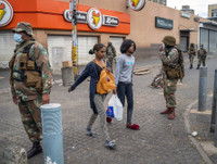 [ẢNH] Những hình ảnh ít người biết về cách ly xã hội tại Nam Phi giữa dịch Covid-19