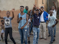 [ẢNH] Những hình ảnh ít người biết về cách ly xã hội tại Nam Phi giữa dịch Covid-19