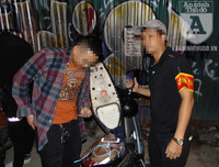 [ẢNH] Cảnh sát 141 xử lý nghiêm các trường hợp vi phạm trong 'đêm Halloween'