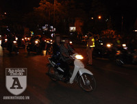 [ẢNH] Cảnh sát 141 xử lý nghiêm các trường hợp vi phạm trong 'đêm Halloween'