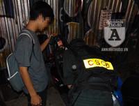 [ẢNH] Cảnh sát 141 xử lý nghiêm các trường hợp vi phạm trong 'đêm Halloween'