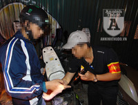 [ẢNH] Cảnh sát 141 xử lý nghiêm các trường hợp vi phạm trong 'đêm Halloween'