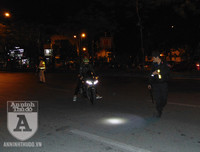 [ẢNH] Cảnh sát 141 xử lý nghiêm các trường hợp vi phạm trong 'đêm Halloween'