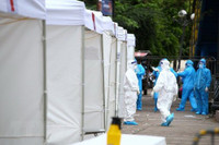 [ẢNH] Tổng thống Putin thêm thách thức khi ca nhiễm Covid-19 mới cao nhất châu Âu