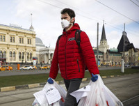 [ẢNH] Tổng thống Putin thêm thách thức khi ca nhiễm Covid-19 mới cao nhất châu Âu