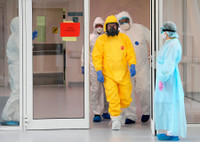 [ẢNH] Tổng thống Putin thêm thách thức khi ca nhiễm Covid-19 mới cao nhất châu Âu