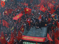 Biển người chào đón những người hùng U23 Việt Nam ở Hà Nội