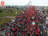 Biển người chào đón những người hùng U23 Việt Nam ở Hà Nội