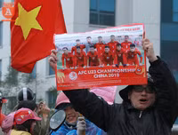 Biển người chào đón những người hùng U23 Việt Nam ở Hà Nội