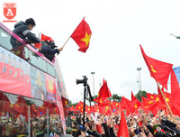 Biển người chào đón những người hùng U23 Việt Nam ở Hà Nội