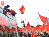 Biển người chào đón những người hùng U23 Việt Nam ở Hà Nội