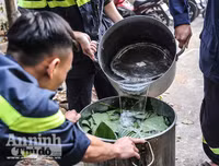 Những chiếc bánh chưng được gói bởi bàn tay thô ráp của chiến sỹ PCCC Thủ đô
