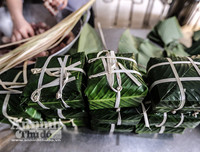 Những chiếc bánh chưng được gói bởi bàn tay thô ráp của chiến sỹ PCCC Thủ đô