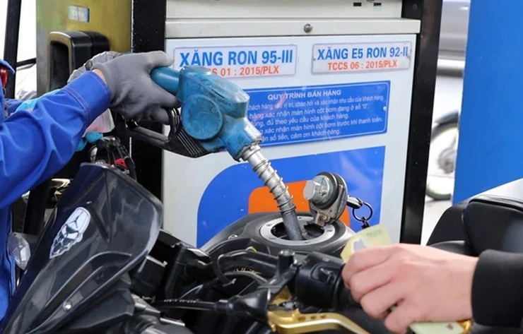 Xăng tăng hơn 2.000 đồng/lít, dầu hỏa tăng mạnh chưa từng có