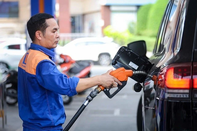 Giá xăng dầu đồng loạt giảm mạnh