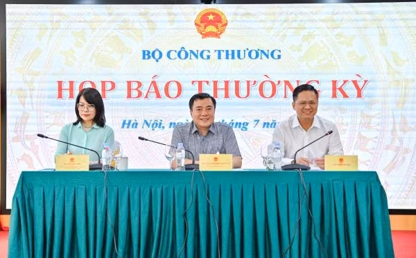 Áp giá điện giờ cao điểm với khách hàng sử dụng điện sinh hoạt: Vẫn đang đề xuất