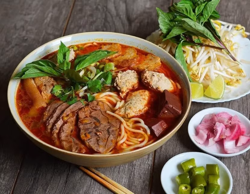 hc-cach-nu-bun-bo-hu-thom-ngon-dung-chun-huong-v-519e659c.jpg