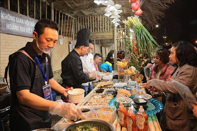 vna-potal-khai-mac-le-hoi-van-hoa-am-thuc-ha-noi-nam-2024-stand.jpg