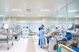 Bé gái ở Hà Nội nguy kịch do biến chứng cúm A/H3 nặng, y văn thế giới rất hiếm gặp