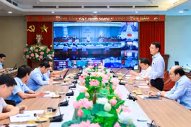 Lãnh đạo Thành ủy Hà Nội yêu cầu hoàn thành GPMB các dự án cầu vượt sông Hồng trước ngày 30-5