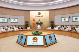 Tiếp tục miễn, giảm thuế, phí… để khoan thư sức dân, tính toán kỹ việc tăng giá dịch vụ thiết yếu