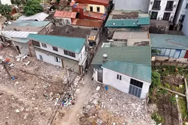 Hà Nội yêu cầu kiểm tra, xử lý nhà siêu mỏng, siêu méo mọc lên sau các dự án mở đường