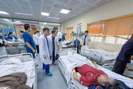 Xử trí, điều trị kịp thời các trường hợp vụ cháy ở phố Trần Cung