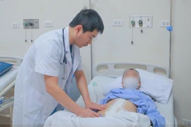 Giành giật sự sống cho người bệnh bị vỡ phình động mạch chủ bụng nguy kịch