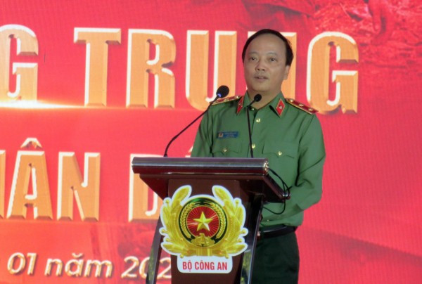 Thứ trưởng Đặng Hồng Đức phát biểu tại buổi tổng kết "Chiến dịch Quang Trung" trong CAND.