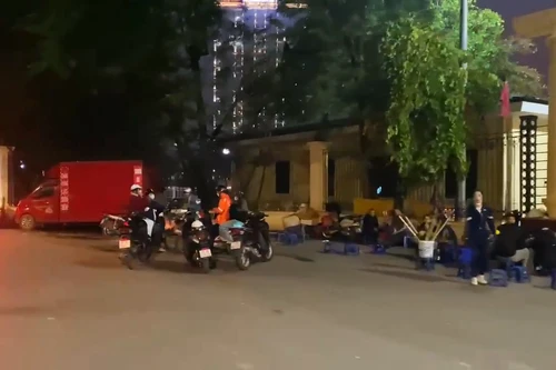 Tình trạng lấn chiếm vỉa hè, lòng đường tại phố Tô Hiệu