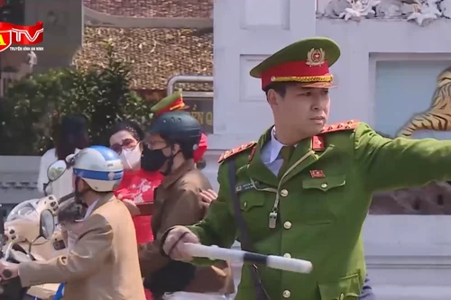 Công an thành phố Hà Nội tăng cường phân luồng, giữ bình yên những ngày đầu xuân