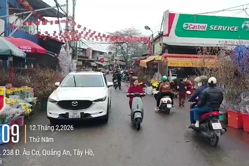 Ngõ 238 Âu Cơ phường Hồng Hà: Lấn chiếm vỉa hè tái diễn dù đã được phản ánh