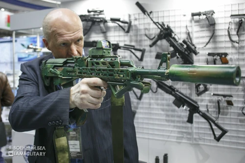 Belarus bắt đầu sản xuất hàng loạt súng trường tấn công bullpup VSK-100BP 