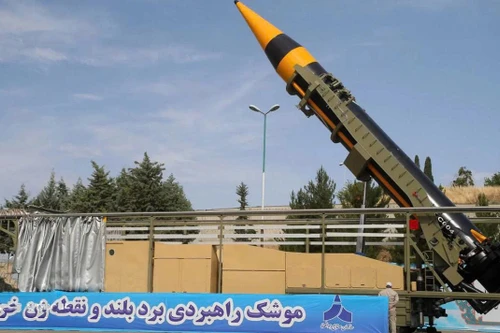 Hai tên lửa đạn đạo Khorramshahr 4 bay 4.000km tấn công căn cứ Diego Garcia