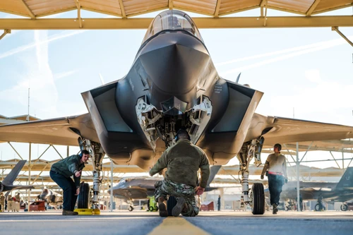 Mỹ bắt buộc phải tiếp nhận tiêm kích F-35 thiếu khả năng chiến đấu