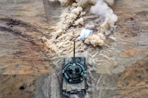 Xe tăng T-80BVM chịu được đòn tấn công từ 43 máy bay không người lái