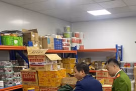 Phát hiện 1,5 tấn nguyên liệu thực phẩm không rõ nguồn gốc