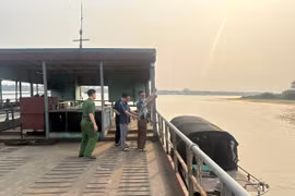 Truy bắt người đàn ông nổ súng sau va chạm giữa 2 xe ô tô